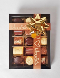 Luxe vensterdoos  zwart/goud ,15 x20 cm met 15 luxe bonbons 