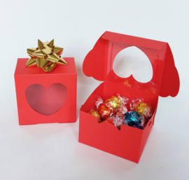 Hartendoosje 10 x 10 x 6 cm, gevuld met Lindt chocolade