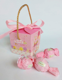 Doosje roze met lint met 5 Sorini bonbons