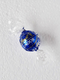 Lindt Lindor bal Puur 45%, per stuk