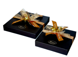 Super luxe doos, 21 x 21 cm,gevuld met heerlijke Lindt ballen
