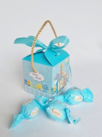 Doosje blauw met lint met 5 Sorini bonbons