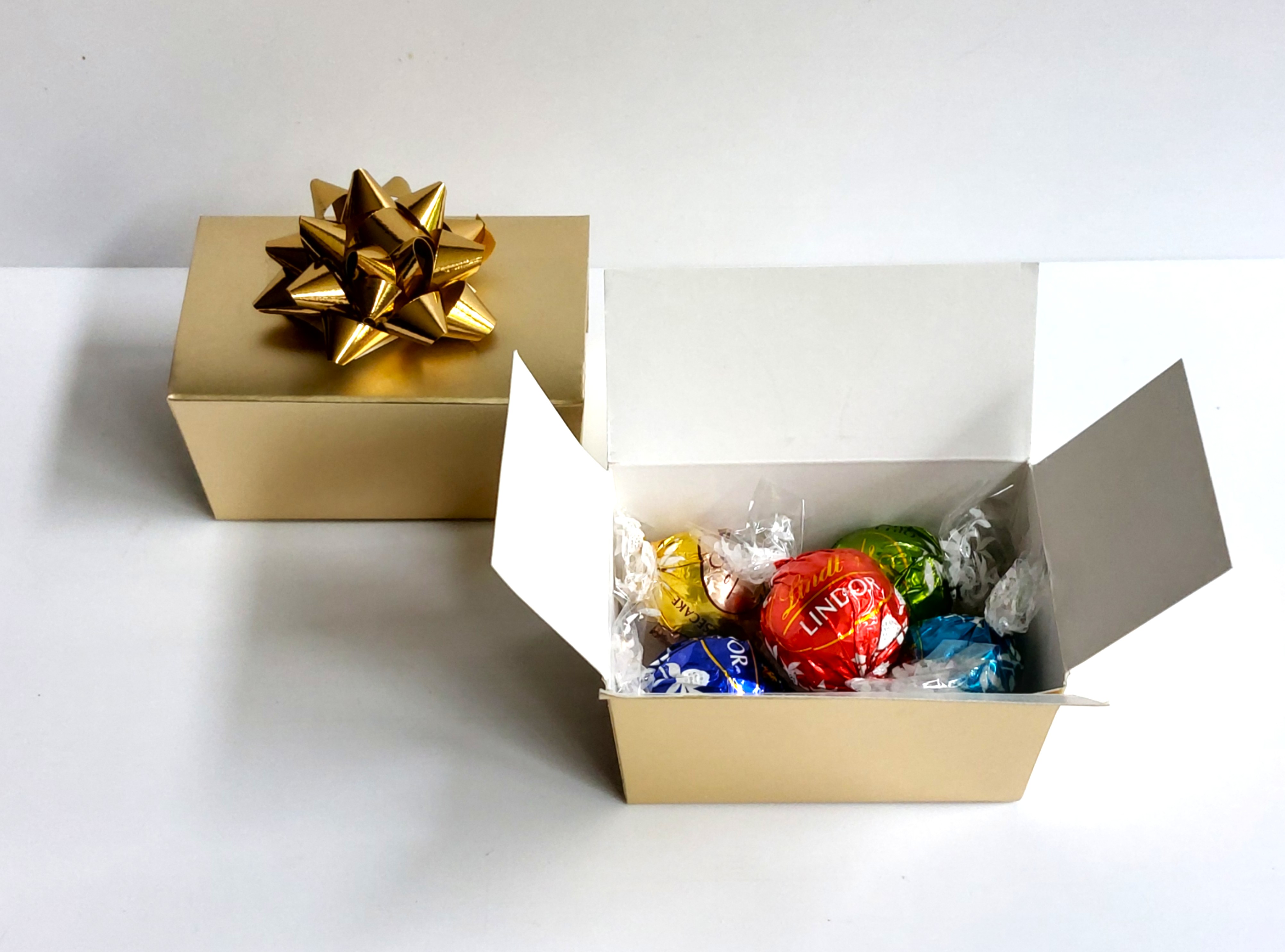 Bonbondoosje  125 gram, met 5 stuks Lindt ballen ( Lindor)