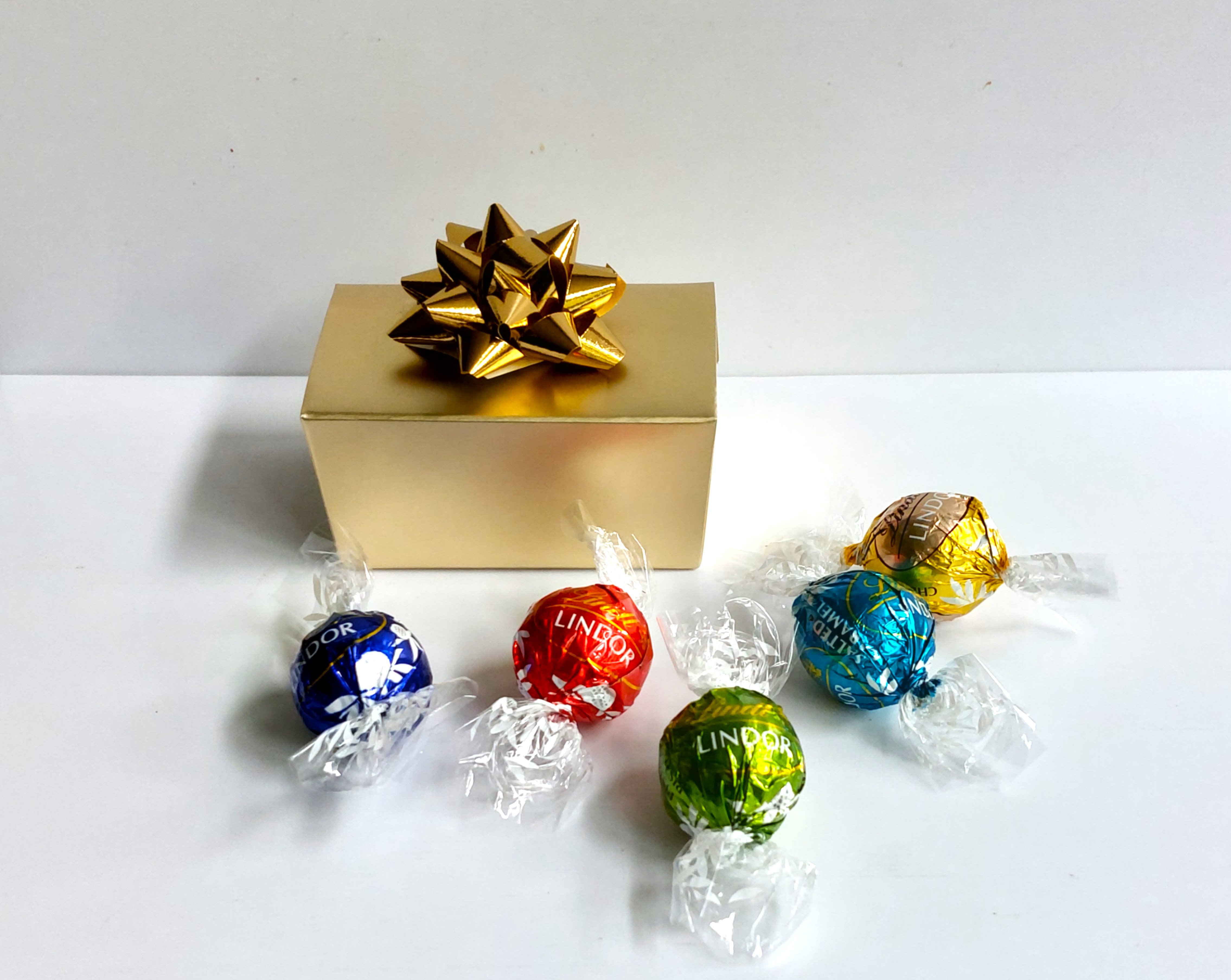 Bonbondoosje  125 gram, met 5 stuks Lindt ballen ( Lindor)