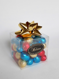 Transparant doosje 8 x8 x 8cm, gevuld met massieve chocolade eitjes (uitverkocht)