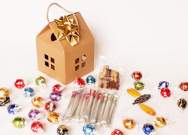 Huisje 12 x 18 cm,  met thee, fudge, honing en Lindt  ballen, 20 stuks