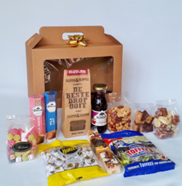 Snoep/chocolade/noten pakket in kraft koffertje (29x25x14.5cm)