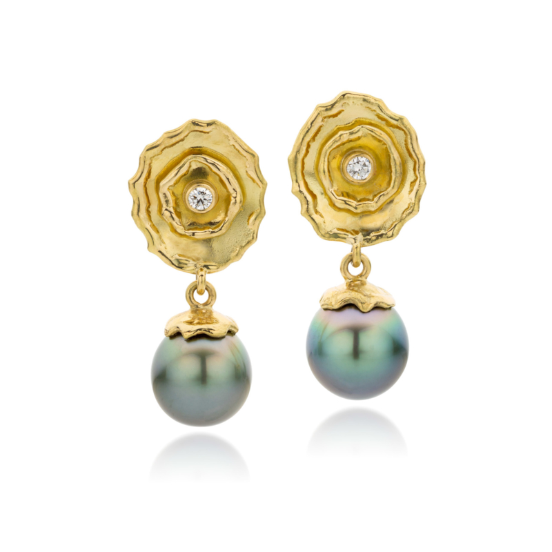Gold earrings | Hoogenboom & Bogers fine jewellery