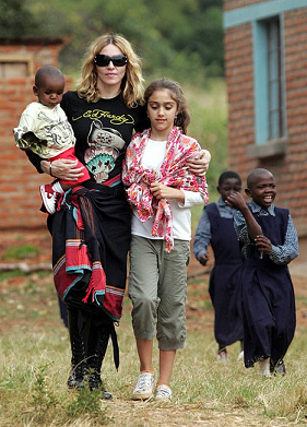 Madonna met afrikaanse kikoydoek