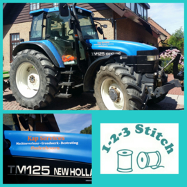 Tractor bestickerd voor Kap Services