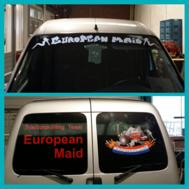 Auto bestickerd met reclame voor de European Maid