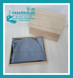 Klein houten doosje met rompertje en mutsje Grey/Blue