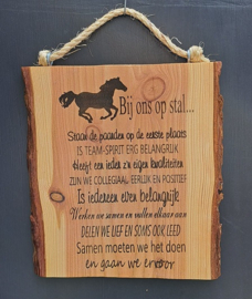 Tekstbordje: Bij ons op stal