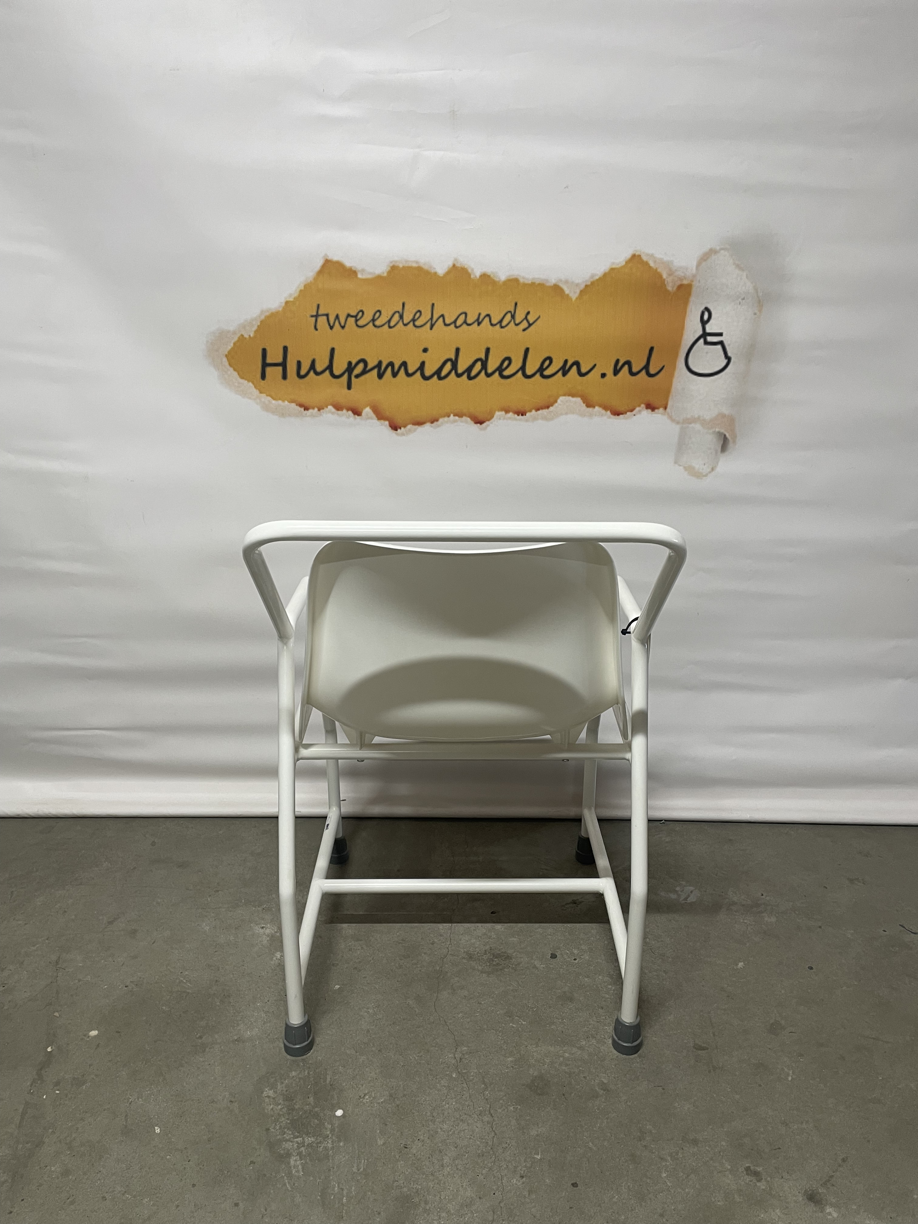 Douchestoel op poten