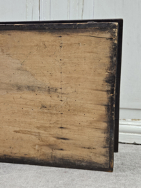 Schrijfdesk met monogram