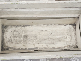 Witte houten bloembak