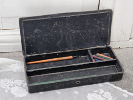 Griffeldoos met zeilschepen