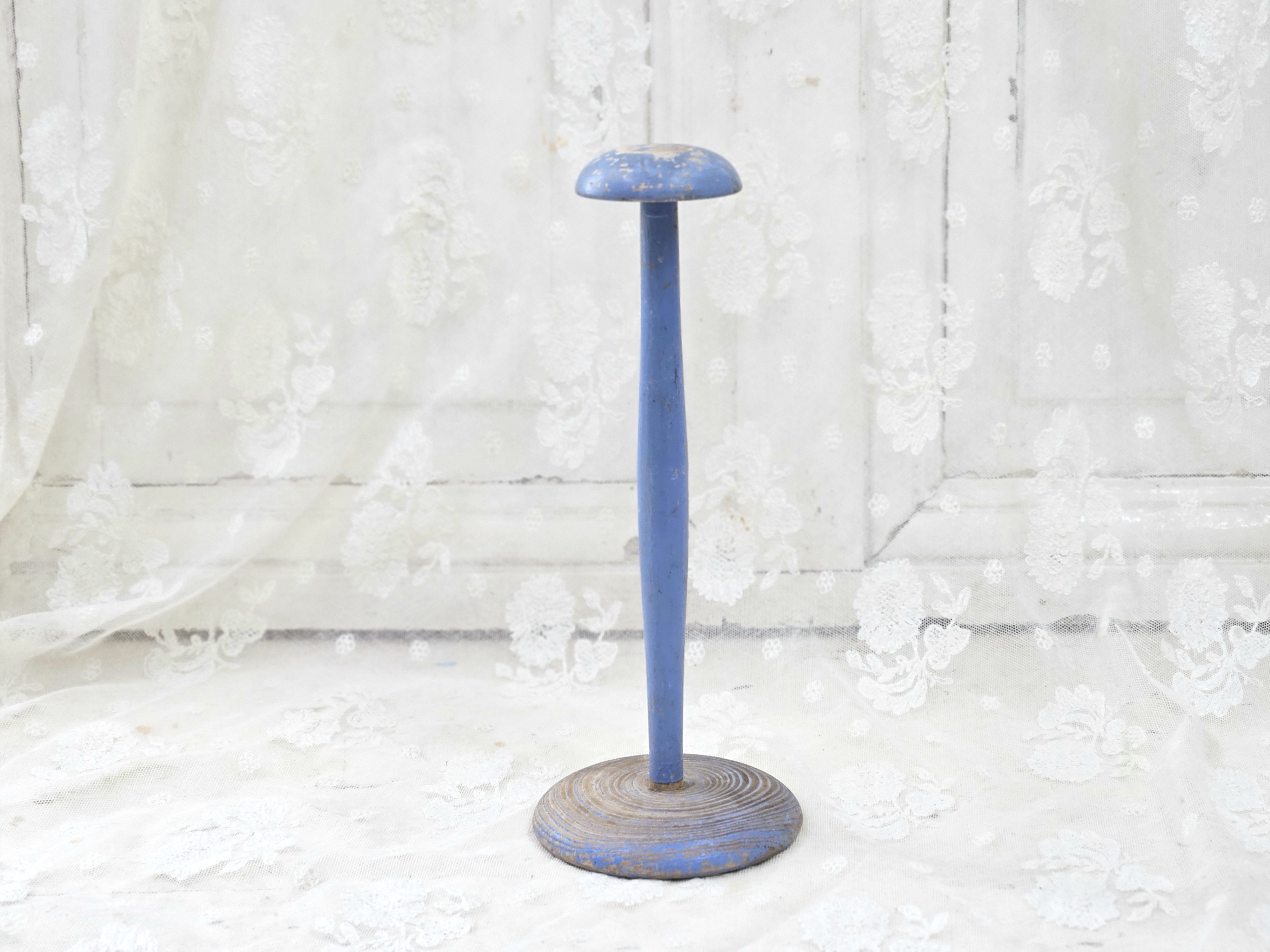 Babyblauw hoedenstandaardje