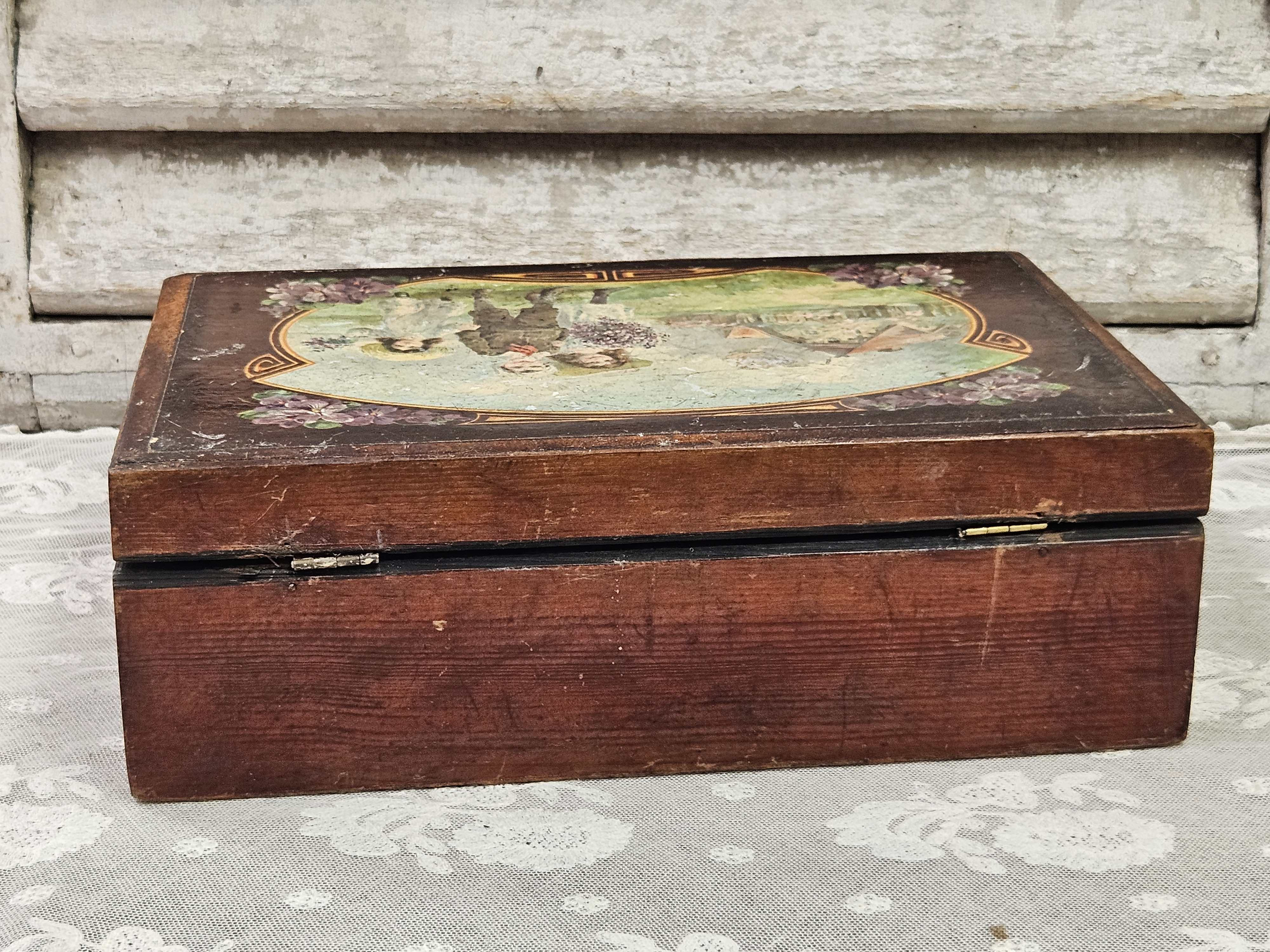 Houten kistje met kinderen