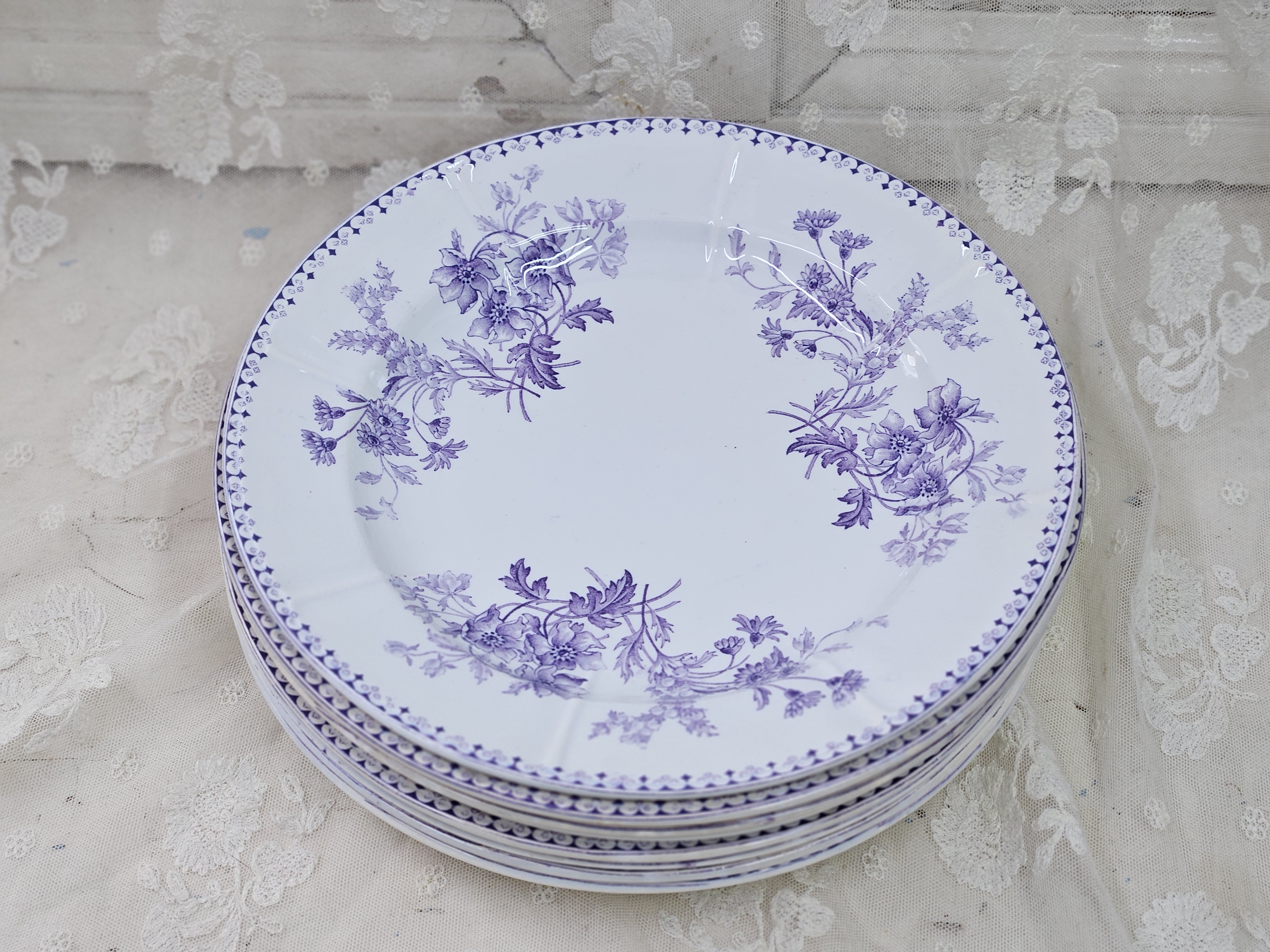 Paarse dinerborden met bloemen VERKOCHT