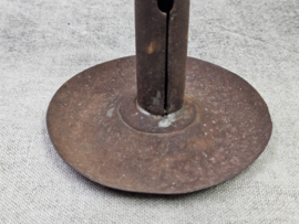 Blikken kandelaar met kleine onderschotel