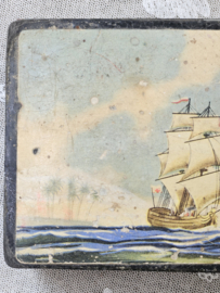 Griffeldoos met zeilschepen