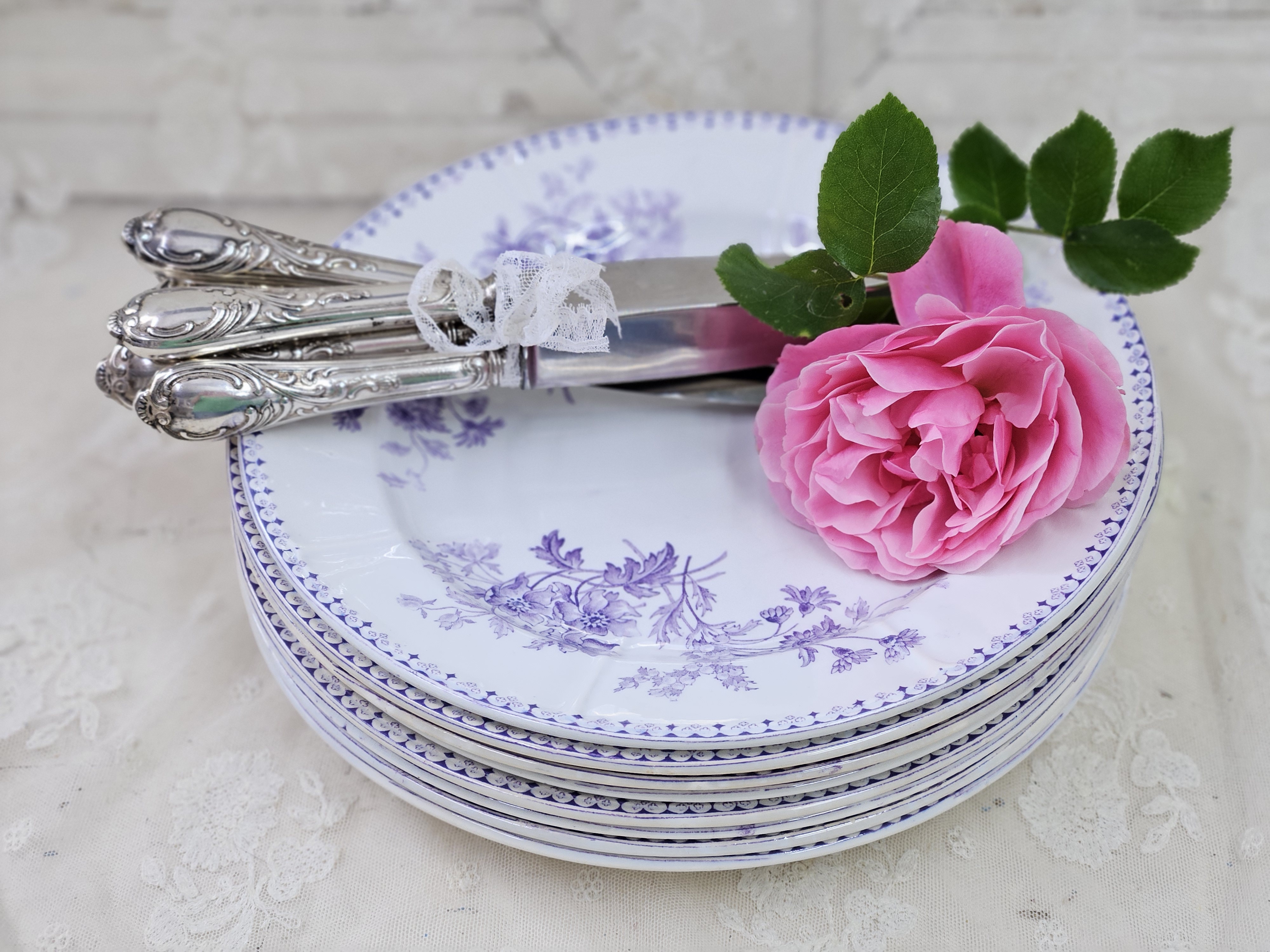 Paarse dinerborden met bloemen VERKOCHT