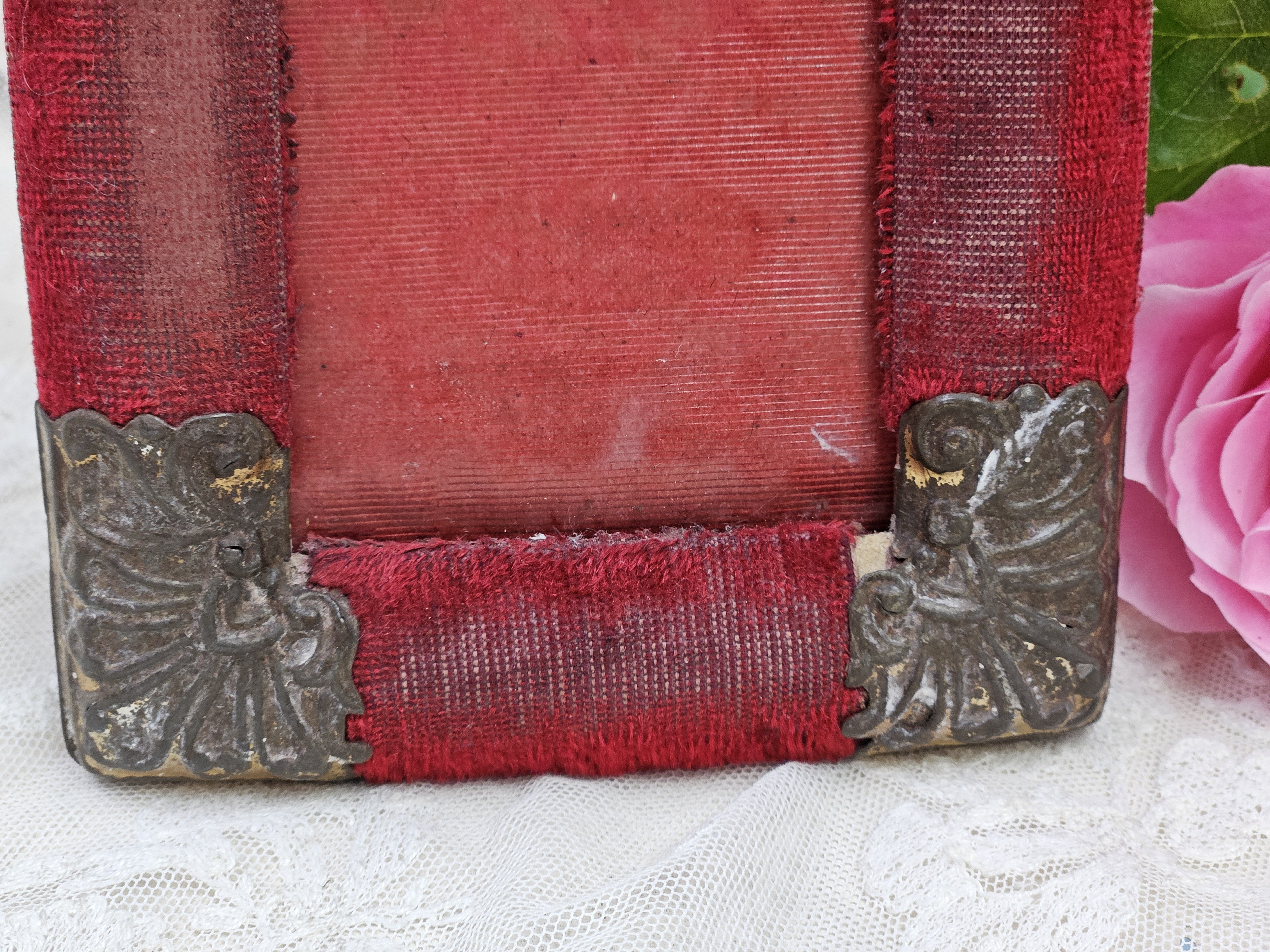 Rood velours lijstje