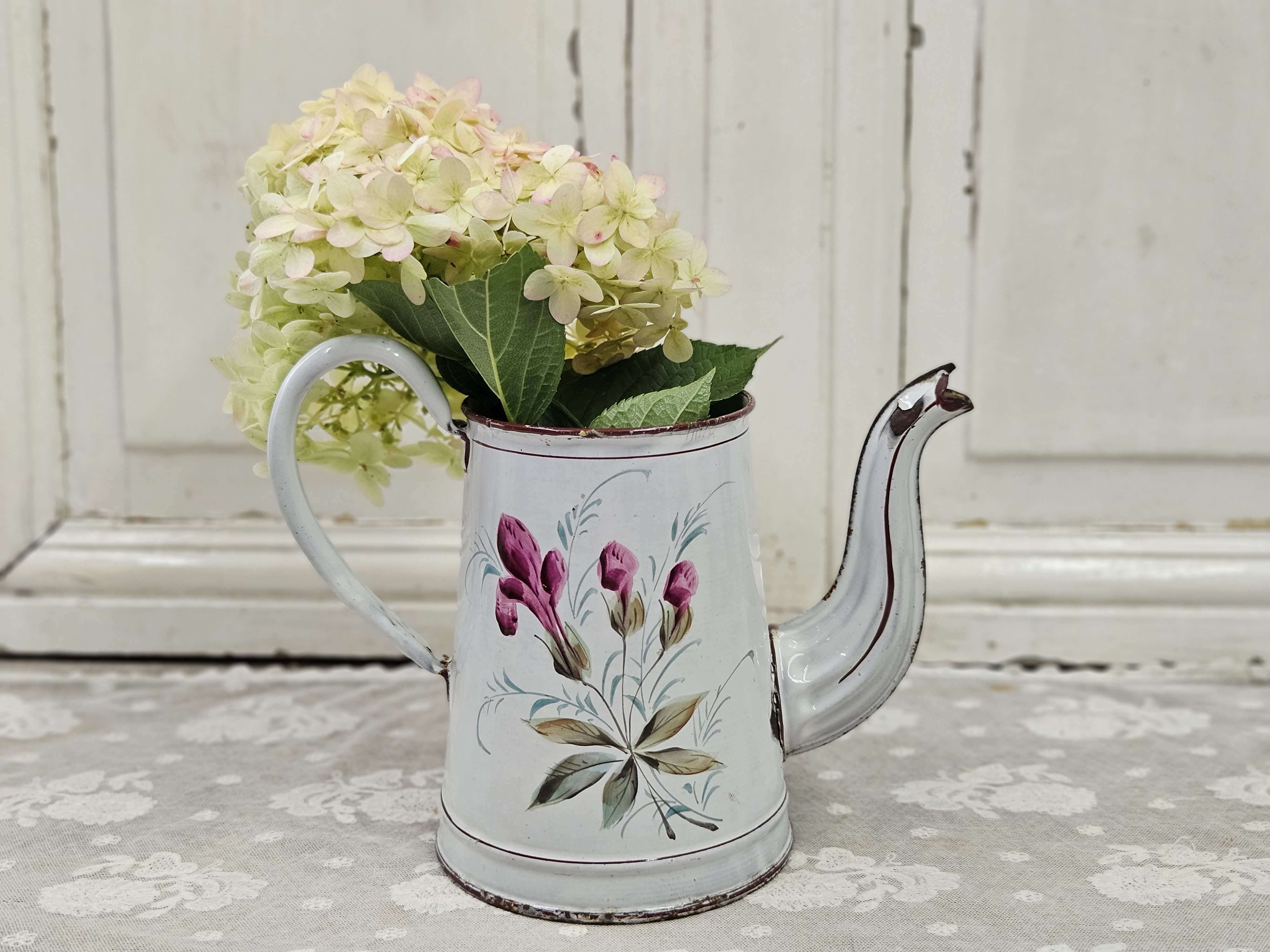 Koffiepotje met roze bloemen