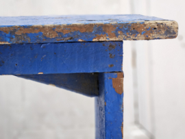 Groot blauw krukje
