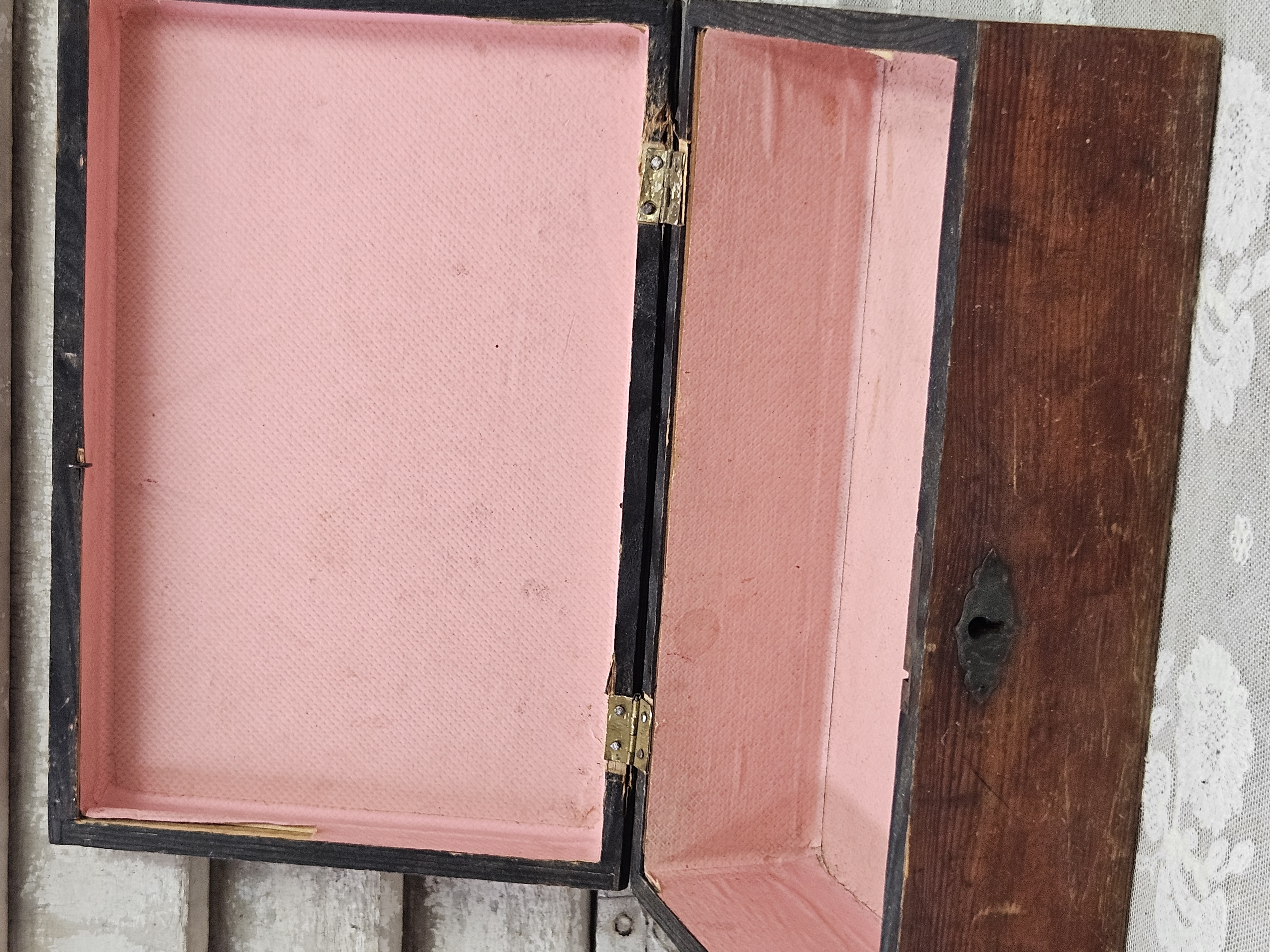 Houten kistje met kinderen