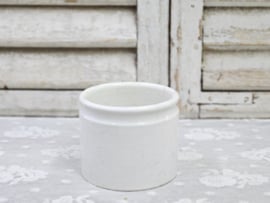 Zalfpot met stempel