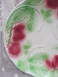 Barbotine bord met aardbeien VERKOCHT