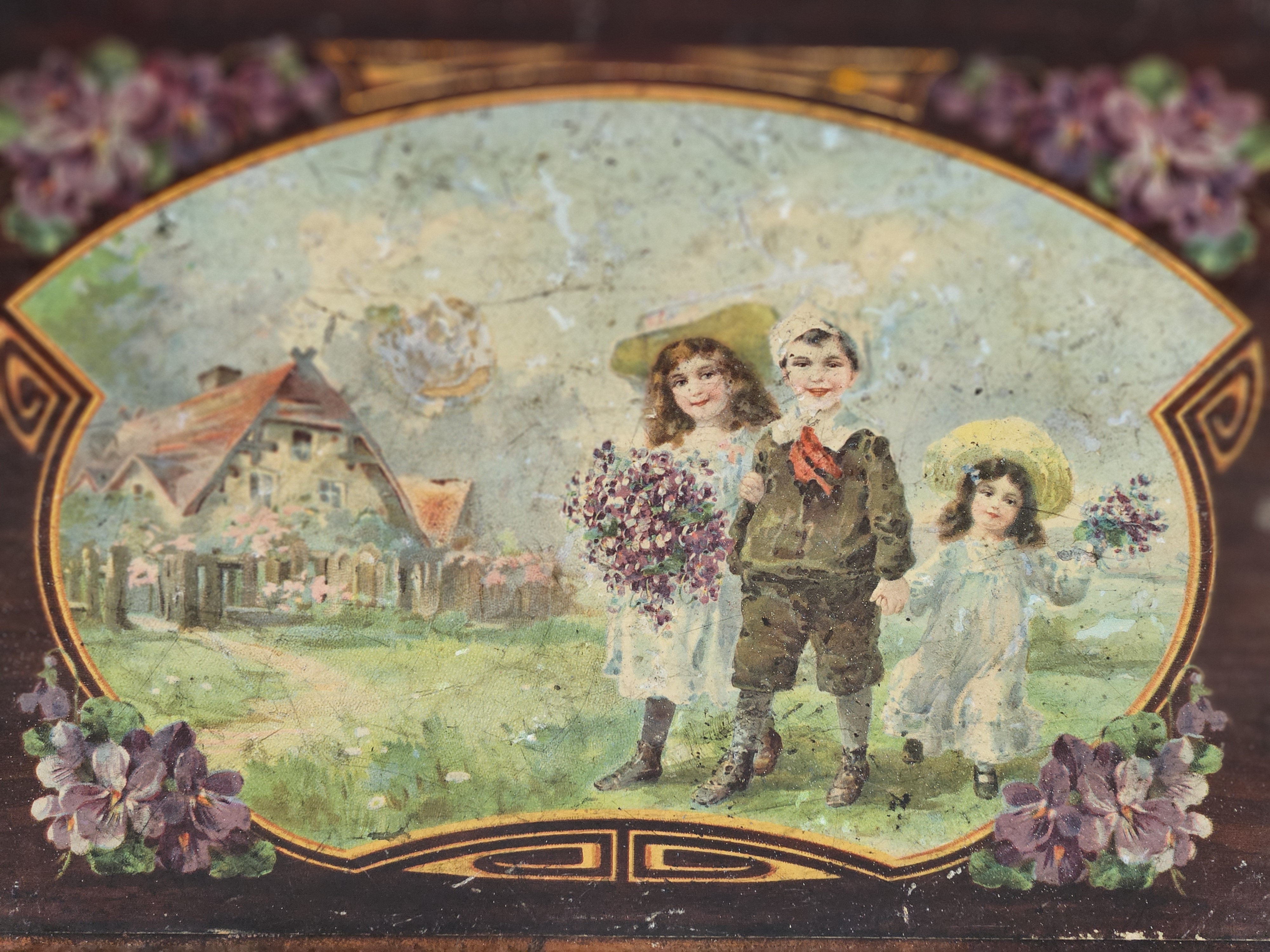 Houten kistje met kinderen