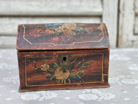 Houten kistje met bloemendecor
