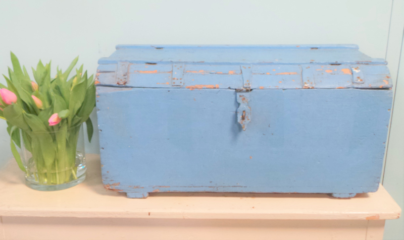 Zachtblauwe houten kist VERKOCHT