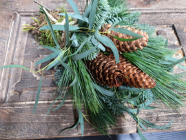 Klein Kersttoefje met pinecone spruce