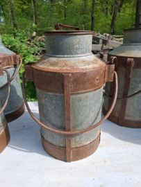 Oude Vintage Zinken Melkbus Emmer India