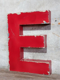 Oude Vintage Metalen Gevel Letter Reclame Rood -E-