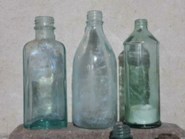 Oude Antieke Set Flesjes Glaswerk Bodemvondst WO2 Medicinaal nr10