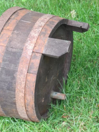 Oude Houten Whiskey Ton Voor Buitenkraan Afvoer Opvangbak