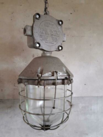 Oude Vintage Industriele Poolse Hanglamp Bunkerlamp Bully Kooilamp