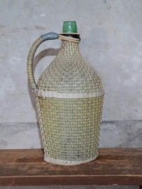 Oude Brocante Gistfles in Mand Mandfles Gekleurd