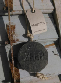 Puur Zeep Stoere Hanger Schijf  aan Touw Donkergrijs - Groene Thee