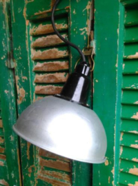 Oude Vintage Industriele Lamp Hanglamp aan Haak uit het Leger