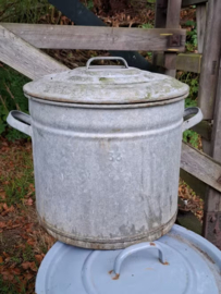 Oude Brocante Zinken Emmer Teil met Deksel