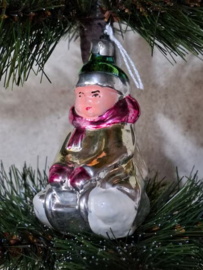Oude Vintage Kerstbal 9822 Jongen op Slee USSR
