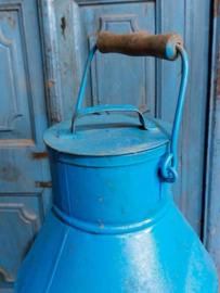 Oude Brocante Metalen Melkemmer Emmer Blauw