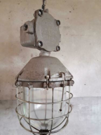 Oude Vintage Industriele Poolse Hanglamp Bunkerlamp Bully Kooilamp