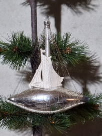Oude Antieke Kerstbal 10004 Boot Zeilboot Tinsel Dresden Paper